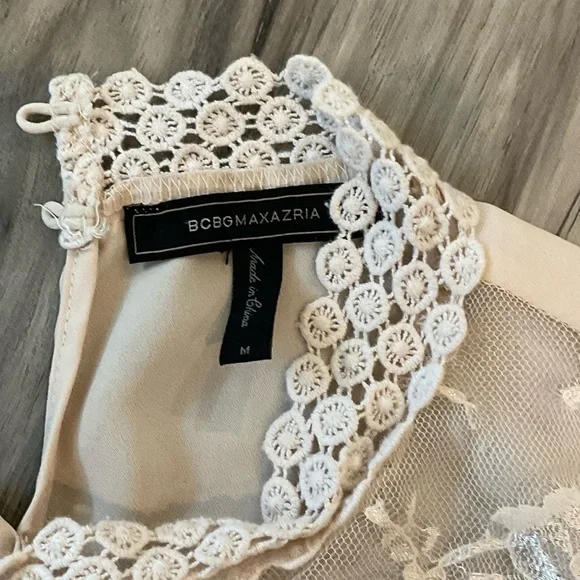 BCBGMaxAzria Cream Floral Lace Blouse Size M Excellent Condition - Picture 3 of 9